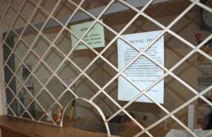 Smūgis mokantiems už komunalines paslaugas Nuo gegužės Rokiškio butų ūkio kasose galėsime mokėti tik už šios įmonės teikiamas paslaugas. D.Zibolienės nuotr.