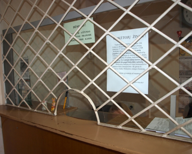 Nuo gegužės Rokiškio butų ūkio kasose galėsime mokėti tik už šios įmonės teikiamas paslaugas. D.Zibolienės nuotr.