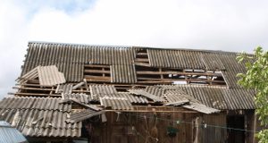 Griškėnų sodybos kiemas po škvalo - kaip po fronto. A.Minkevičienės nuotr.