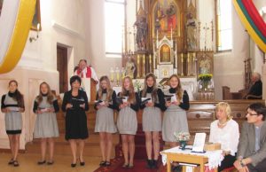 Nauji akordai Čedasuose Susirinkusiuosius sužavėjo Rudolfo Lymano muzikos mokyklos mergaičių ansamblis