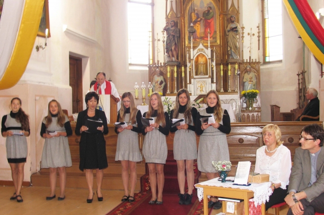 Susirinkusiuosius sužavėjo Rudolfo Lymano muzikos mokyklos mergaičių ansamblis Susirinkusiuosius sužavėjo Rudolfo Lymano muzikos mokyklos mergaičių ansamblis