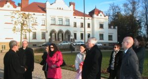 Čekai - išskirtinai smalsūs: dvaro ekspozicijas jie žiūrėjo iki vėlaus vakaro.