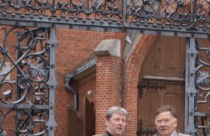 Naujasis Čekijos ambasadorius pažintį su Lietuva pradėjo nuo Rokiškio Nepaprastasis ir įgaliotasis Čekijos Respublikos ambasadorius Bohumilas Mazanekas (kairėje) su Rokiškio miesto meru Vytautu Viliu apžiūrėjo Šv. apaštalo evangelisto Mato bažnyčią. L. Dūdaitės nuotr.