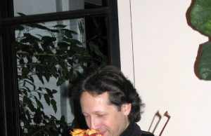 Smuiko virtuozui V.Čepinskiui patinka koncertuoti nedideliuose provincijos miesteliuose. D.Zibolienės nuotr.