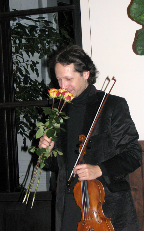 Smuiko virtuozui V.Čepinskiui patinka koncertuoti nedideliuose provincijos miesteliuose. D.Zibolienės nuotr.