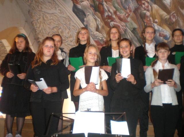 Rugsėjo mėnesį Rokiškio šv. Mato bažnyčios vaikų ir jaunimo choras giedojo Šiluvos atlaiduose. Choro archyvo nuotr. Rugsėjo mėnesį Rokiškio šv. Mato bažnyčios vaikų ir jaunimo choras giedojo Šiluvos atlaiduose. Choro archyvo nuotr.