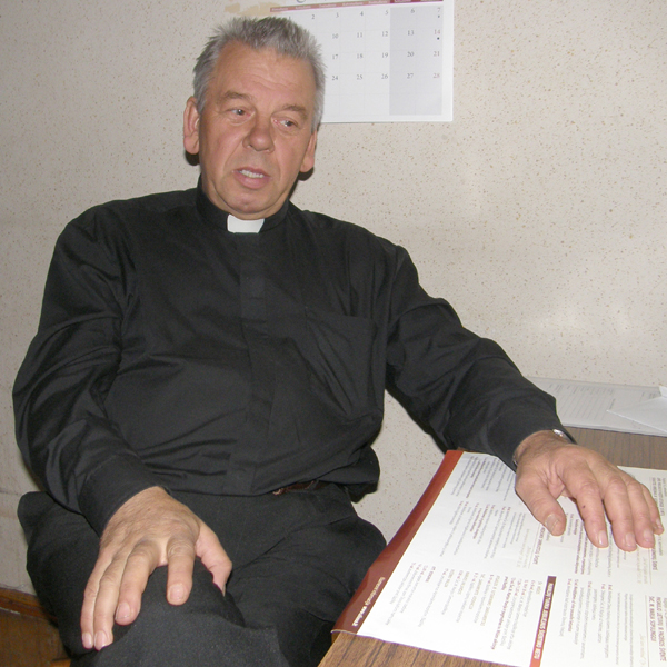 Rokiškio dekanato dekanas Vilnis Viktoras Cukuras. Rokiškio dekanato dekanas Vilnis Viktoras Cukuras.