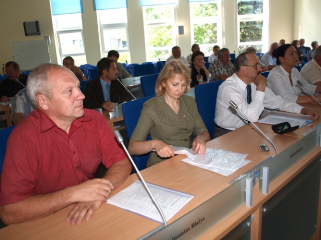 Savivaldybės vykdomų projektų analizė sukėlė daug rajono tarybos narių diskusijų. D.Zibolienės nuotr.