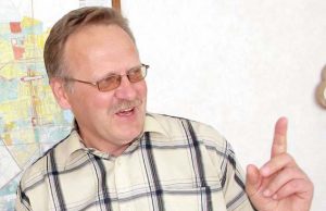 Braška pasiligojusio seniūno kėdė Į ligoninę atgulusį seniūną Arvydą Dagį prislėgė net tik skrandžio liga