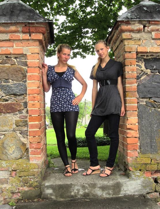 Ž.Visockaitė (dešinėje) savo mintis išlieja piešiniuose