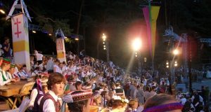 Dainų šventės ansamblių vakaro akimirka. Eltos nuotr.