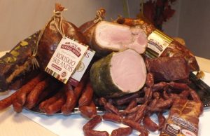 Išgąsdino gamintojus: rūkyti mėsos gaminiai liks tik prisiminimuose? Europos Komisija užsimojo prieš šalto rūkymo gaminius? A. Minkevičienės nuotr.