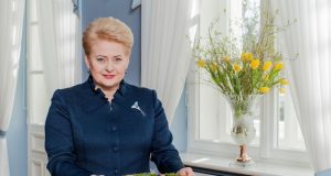 Lietuvos Respublikos Prezidentės Dalios Grybauskaitės sveikinimas Lietuvos žmonėms šv. Velykų proga