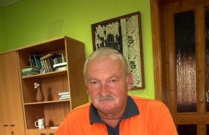 Rokiškio kelių tarnybos vadovas Stanislovas Dambrauskas parodė saugos priemones