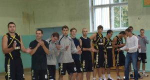 Turnyro nugalėtojai - "Darolos" krepšininkai.