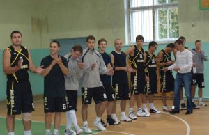 Turnyro nugalėtojai - "Darolos" krepšininkai.