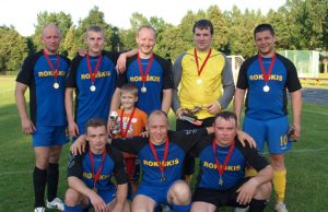 Su turnyro nugalėtoja – „Darolos“ komanda - mažasis Saulius. L.Dūdaitės nuotr.