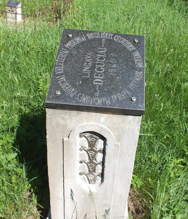 Kompasas arba kaimų rodyklė – bene vienintelis toks dirbinys visoje Lietuvoje. R.Milaknienės nuotr. Kompasas arba kaimų rodyklė – bene vienintelis toks dirbinys visoje Lietuvoje. R.Milaknienės nuotr.