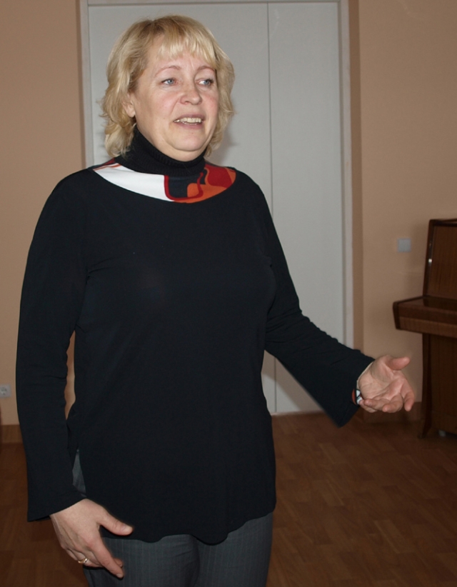 „Saulalos“ vadovė Dalia Deksnienė dėkojo saviveiklininkams ir direktorei Nidai Lungienei už atjautą šeimai sunkiu metu. „Saulalos“ vadovė Dalia Deksnienė dėkojo saviveiklininkams ir direktorei Nidai Lungienei už atjautą šeimai sunkiu metu.