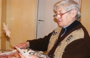 Penkių dešimtmečių kelionė: pas žmones – su laišku ar laikraščiu Juodupės pašto laiškininkė Veronika Deksnienė.