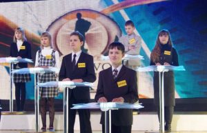 Edvinas dar kartą šturmuos laidą „Lietuvos tūkstantmečio vaikai“ Dalyvauti laidoje „Lietuvos tūkstantmečio vaikai“ Edviną Deksnį paskatino motina. Asmeninio albumo nuotr.