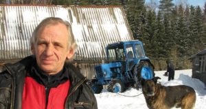 Vairuotojas Edvardas Garbonis Tumasonių kaime ne kartą prašė ūkininko padėti ištraukti užklimpusį automobilį.
