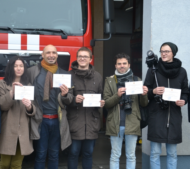 Pirmieji savanoriai ugniagesiai: sunkios gaisrinės žarnos