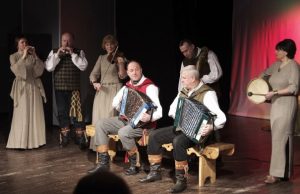 Senosios melodijos – kompaktiniame diske “Rokiškio krašto muzikantai” Renginio akimirka. Alyzo Deksnio nuotr.