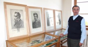 Ketvirčiu etato dirbantis Andrius Dručkus liko gyventi Obelių muziejaus patalpose tarp jam brangių eksponatų. D. Zibolienės nuotr.