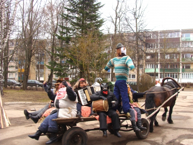 Užgavėnės lopšelyje-darželyje „Pumpurėlis“ kasmet švenčiamos triukšmingai. Pasigaminę kaukes