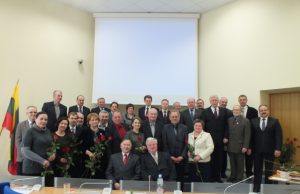 Pasibaigus paskutiniam tarybos posėdžiui - nuotrauka istorijai. A. Minkevičienės nuotr.