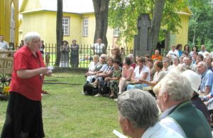 V.Povilionienė savo patriotinėmis dainomis uždegė daugiau nei pusę šimto žiūrovų. N.Byčkovskio nuotr.