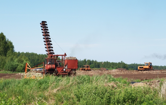 Ar Degesynės durpyne lietuvius darbininkus pakeis rumunai? L.Dūdaitės nuotr.