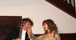 Aktorei V.Kochanskytei ir gitaristui A.Kelpšai rokiškėnai dėkingi už nuostabų  vakarą.