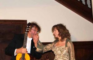 Aktorei V.Kochanskytei ir gitaristui A.Kelpšai rokiškėnai dėkingi už nuostabų  vakarą.