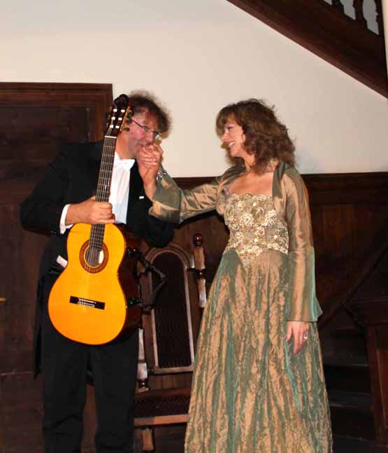 Aktorei V.Kochanskytei ir gitaristui A.Kelpšai rokiškėnai dėkingi už nuostabų vakarą. Aktorei V.Kochanskytei ir gitaristui A.Kelpšai rokiškėnai dėkingi už nuostabų vakarą.