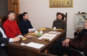 Pasiūlymus dvaro talkai teikė (iš kairės) verslininkas Irmantas Tarvydis ir visuomenininkas Raimondas Sirgėdas. I. Kujelės nuotr.