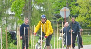 Dviračių ralyje meistriškumą ir įgūdžius demonstravo beveik  trys dešimtys dviračių sporto entuziastų. V.Tarozos nuotr.