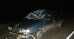 Dviratininkas nepastebėjo automobilio.