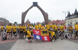 „Lituanikos” skrydžiui atminti – rokiškėnų žygis „Seno grafo" dviratininkai išgarsėjo 2009 m. kelione aplink Lietuvą. Šį šeštadienį jie žada pratęsti legendinės „Lituanikos" kelią. L. Dūdaitės nuotr.