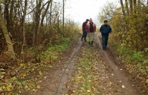 Vakar nelegalaus prisijungimo vietoje budėjęs "Orlean Lietuva" bendrovės apsaugos darbuotojas Valerijus Batūra (dešinėje) sakė