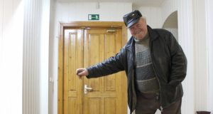 Džimis uoliai vykdo A.Žymanto komandą „sėdėt“. N.Byčkovskio nuotr.
