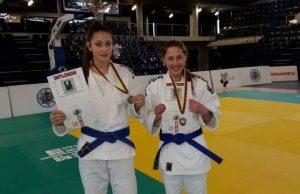 Sambo imtynininkės Vaiga Čečytė ir Gitana Kasparavičiutė.