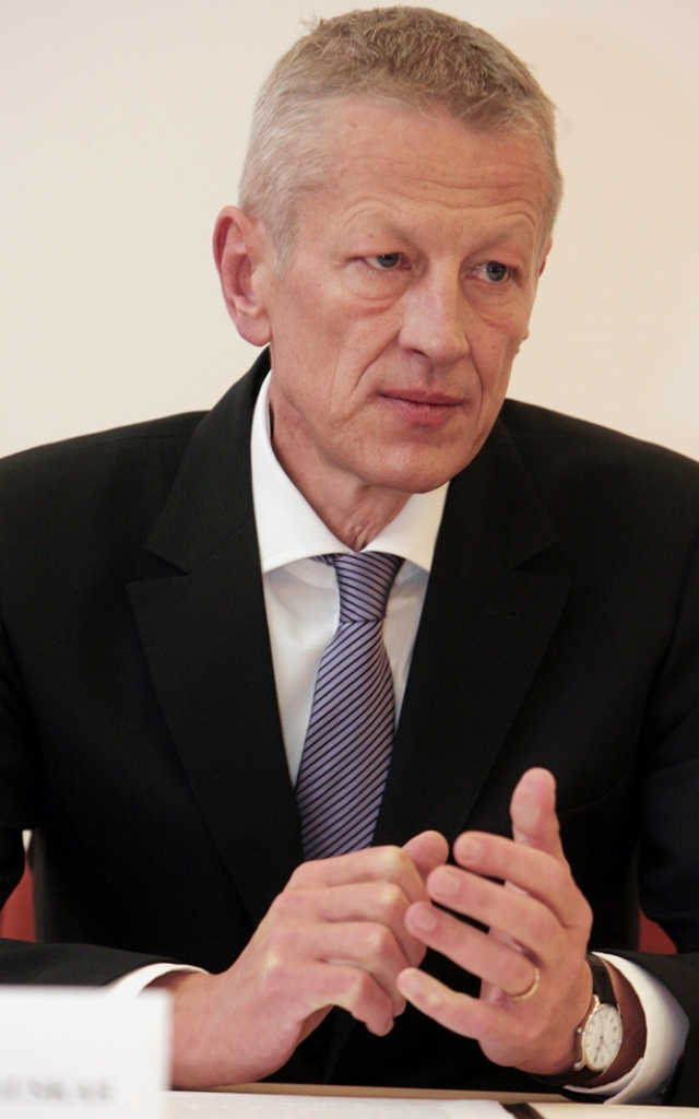 Lietuvos aplinkos ministras Gediminas Kazlauskas. Lietuvos aplinkos ministras Gediminas Kazlauskas.