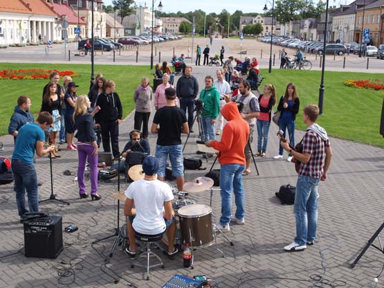 Nepriklausomybės aikštėje buvo filmuojama režisieriaus J.Krisiūno filmo „Emigrantai“ scena.N.Byčkovskio nuotr.
