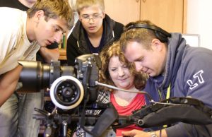 „Emigrantuose“ – ryškūs Lietuvos kino veidai "Emigrantų" kūrėjai su Larisa Kalpokaite. J.Krisiūno nuotr.