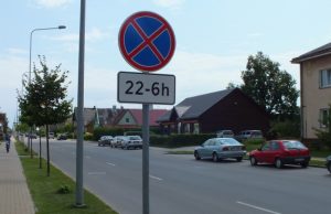 Ženklai stovėti kairėje leidžia
