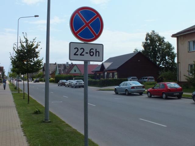 Ženklai stovėti kairėje leidžia