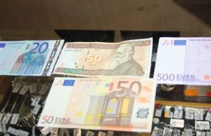 Numatytos priemonės euro įvedimui palengvinti, tačiau pasirengti turi ir gyventojai Asociatyvi nuotr.
