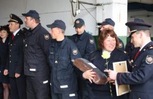 Šventinėje rikiuotėje Liudas Navickas (pirmoje eilėje iš dešinės)